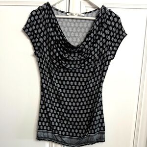 Max Studio Size Large Black with White Floral Print Cap Sleeve Top Draped Neck